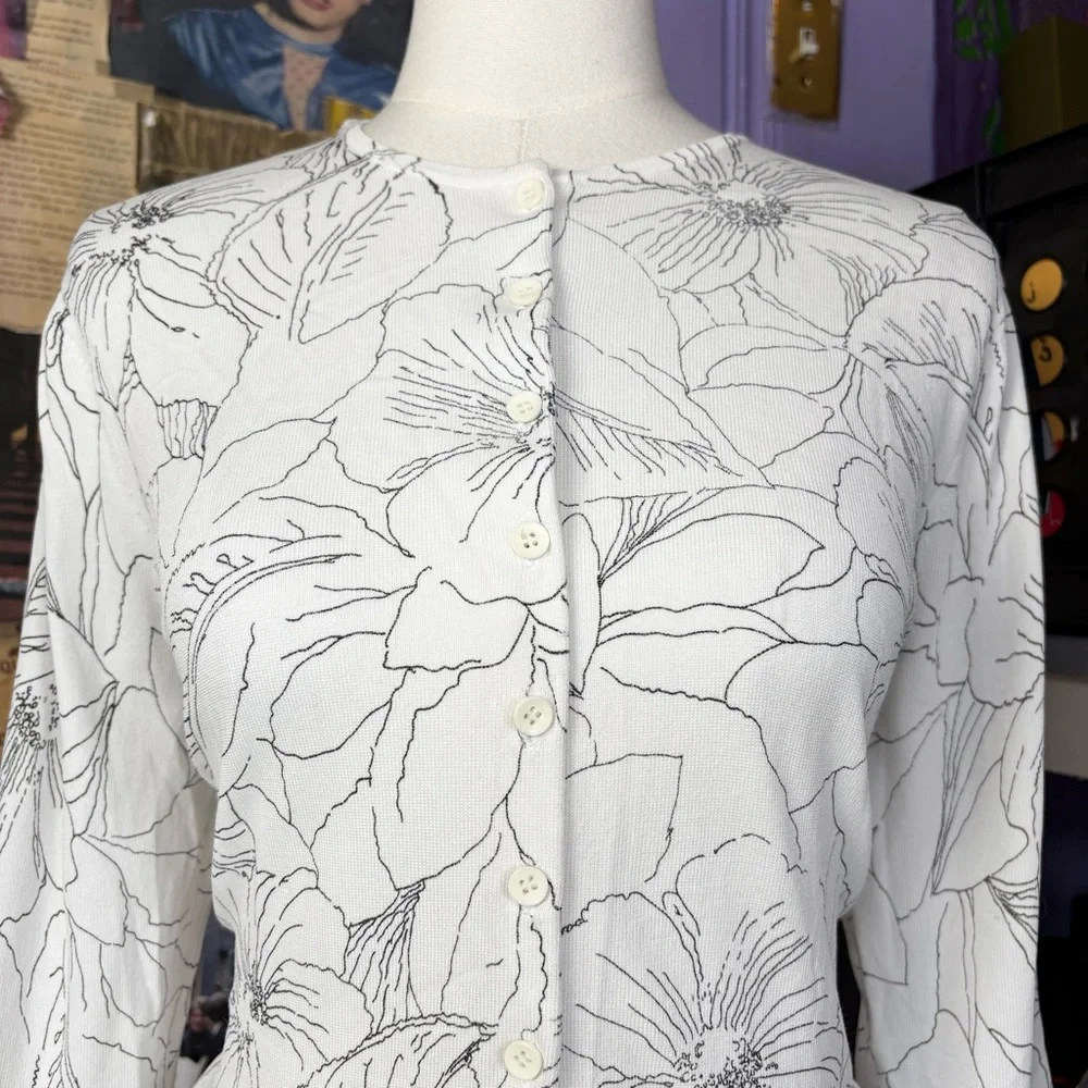 Floral Button-Up Top - Picture 2 of 8